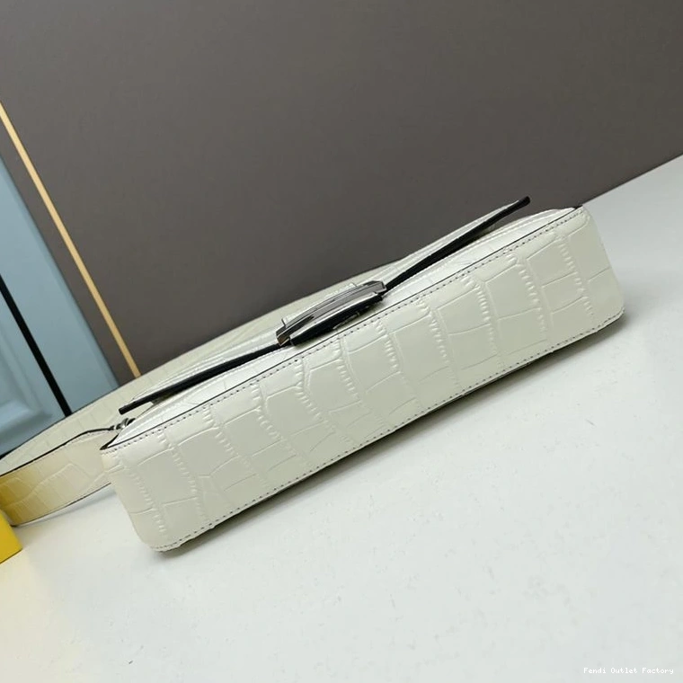 Vintage HOT Leather Bag Baguette Crocodile Fendi In White Medium 0822
